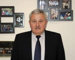 голова профкому працівників коледжу, спеціаліст вищої категорії, викладач-методист, лауреат премії імені Юрія Федьковича, нагороджений знаком «Відмінник освіти України»